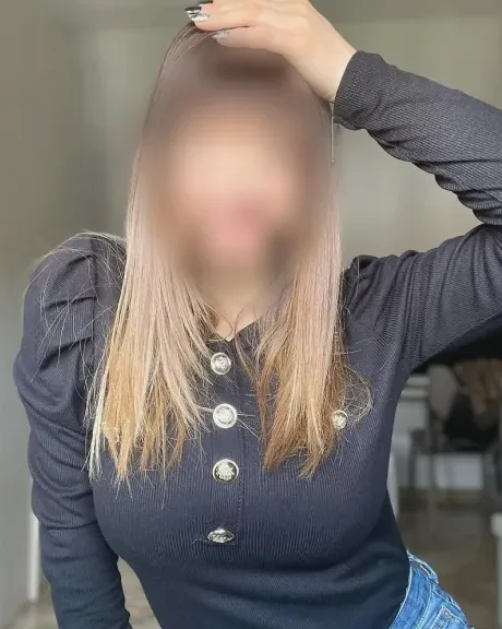 Angela, 37