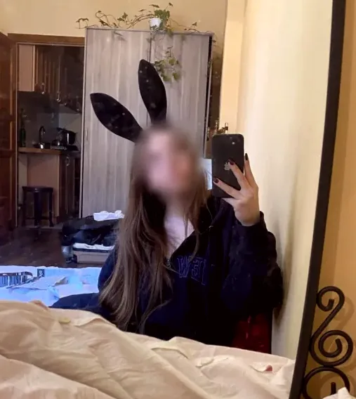 Eva, 19