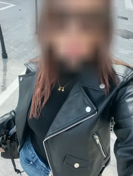 Isabel, 36
