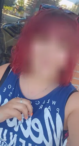 Isabella, 28