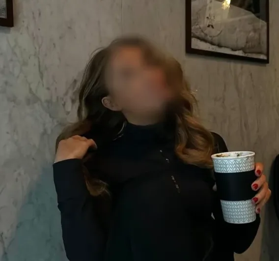 Lotte, 28