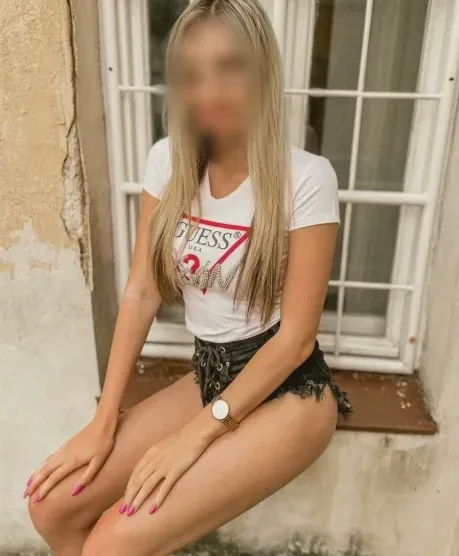Yasmin, 31